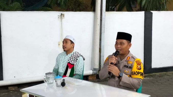 Polres Kuansing Gelar Jumat Curhat Usai Sholat Shubuh Berjamaah Sebagai Upaya Cooling System